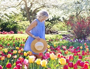 woman flowers image