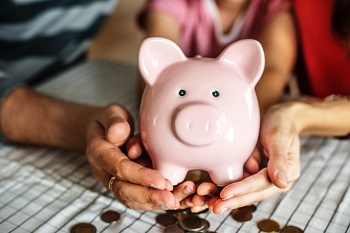 family piggy bank image - life insurance for stay at home parent