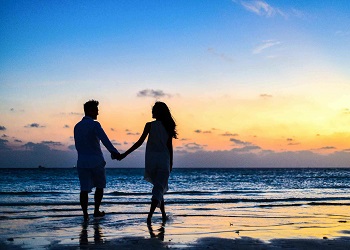 beach couple image