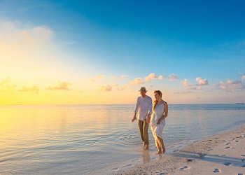 beach couple image