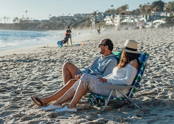 beach couple image 