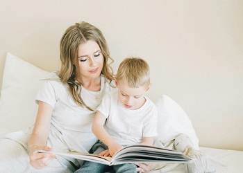 mom reading image