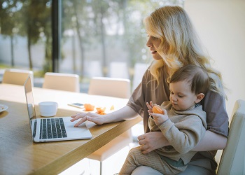 mom on computer image